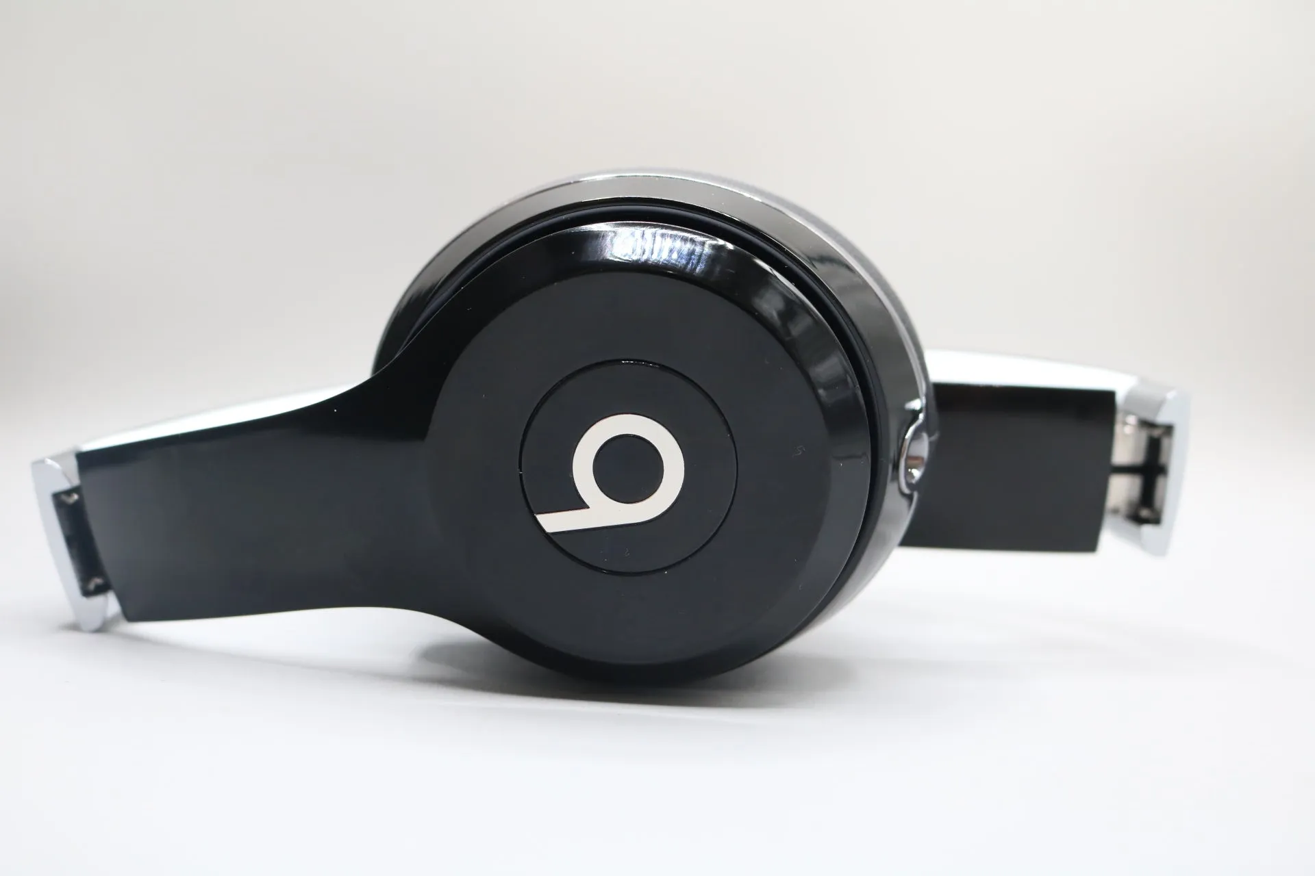 Beats by Dr. Dre Solo 2 Headphones B0158